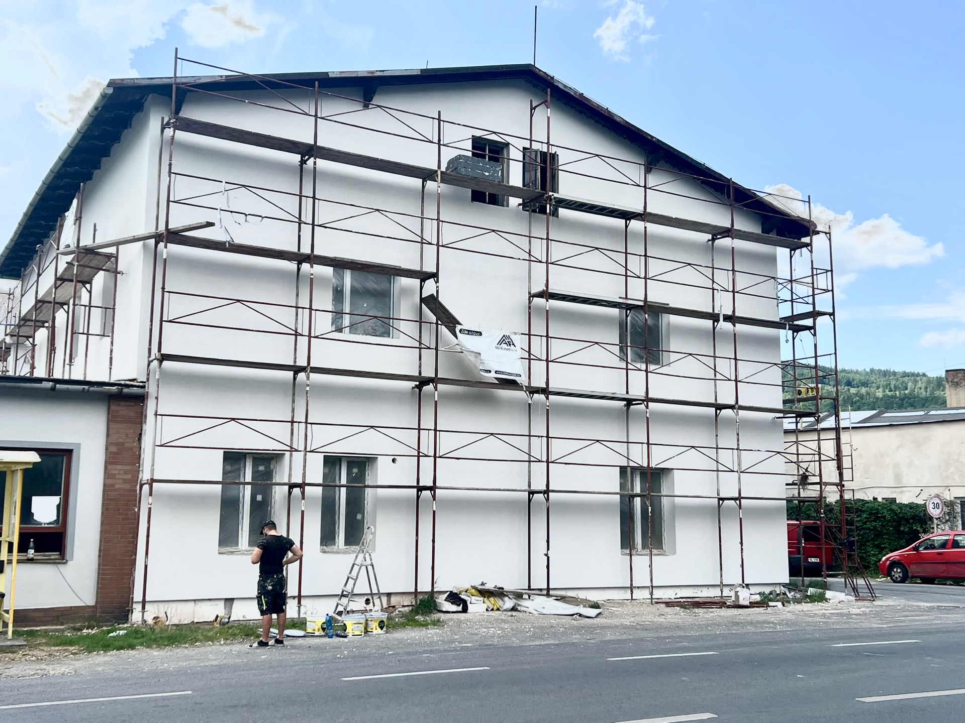 Renovovaný bytový dům — projekt Luby
